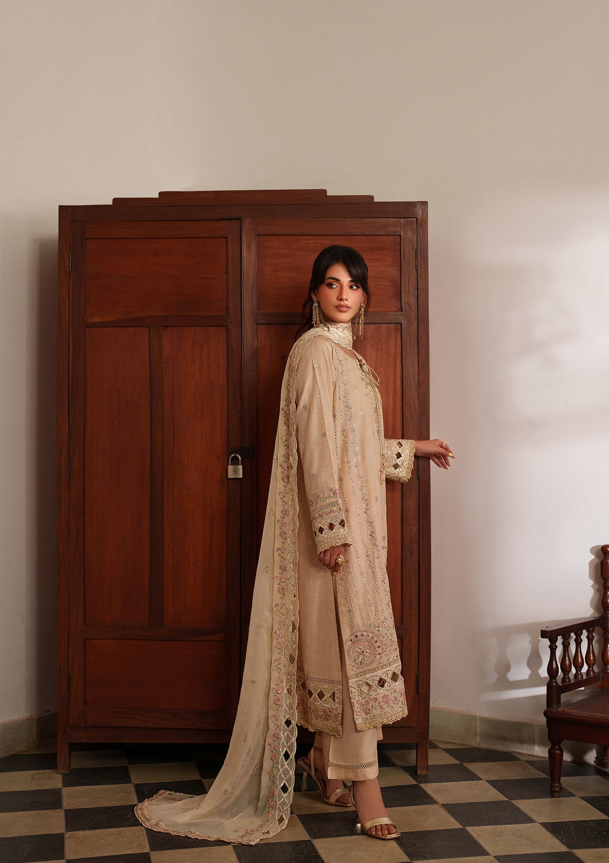 Embroidered Cream Lawn 3 Piece Suit Online in Dubai UAE Abudhabi Ajman Sharjah