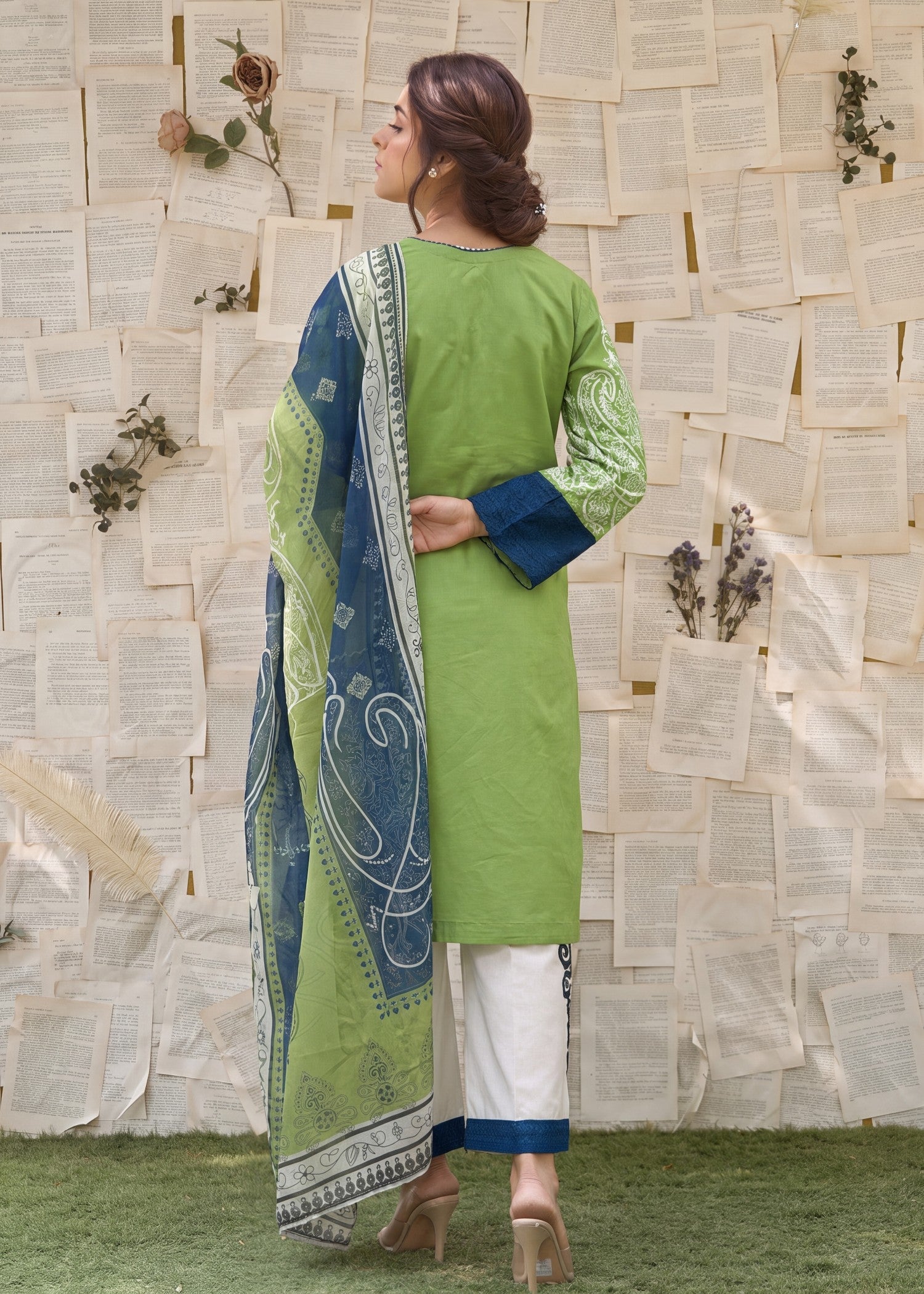 Embroidered Green Lawn Salwar Kameez Online in KSA Riyadh Saudi Arabia Oman Bahrain Qatar