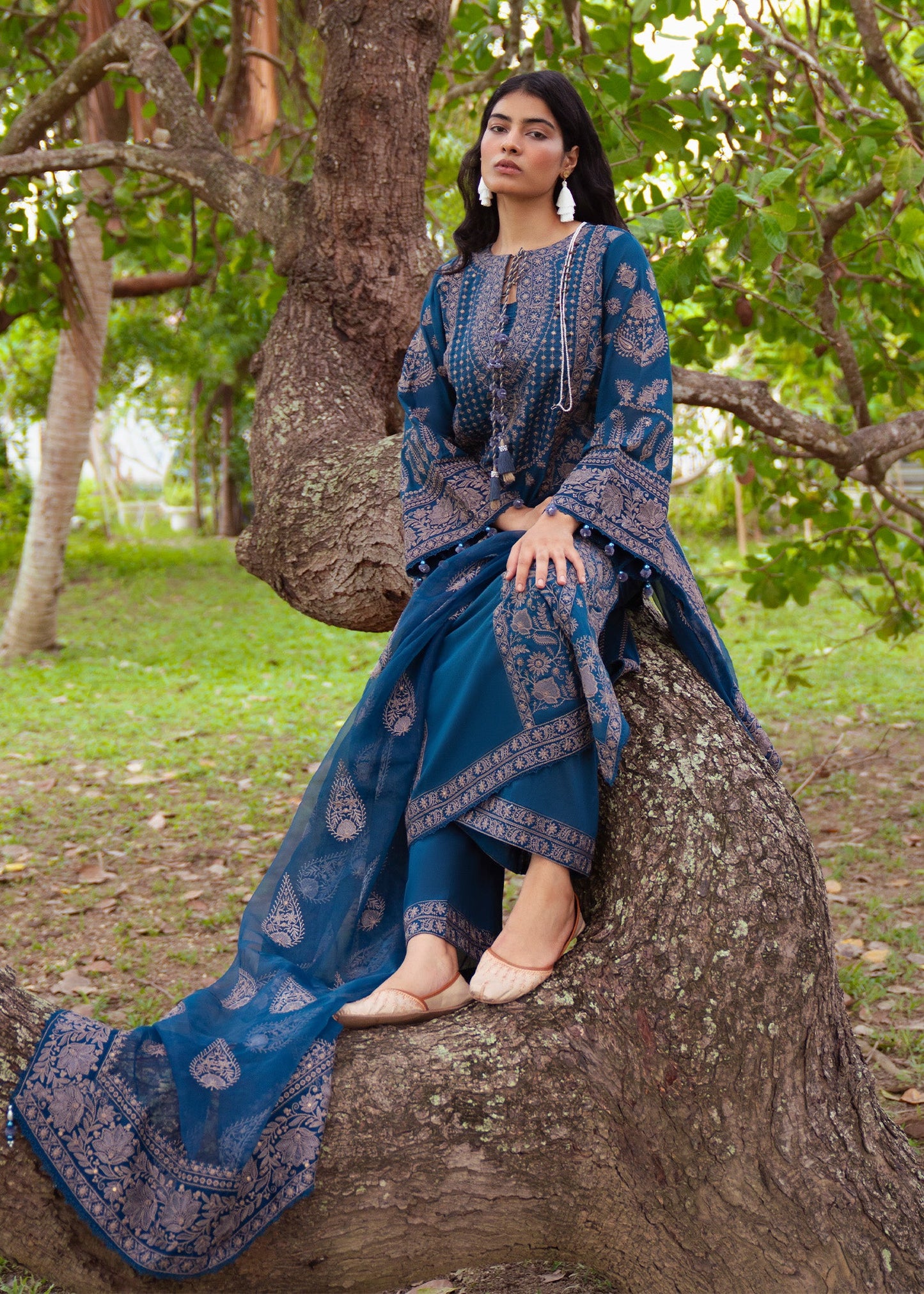 Embroidered Lawn 3 Piece Suit Online in Dubai DXB UAE Abudhabi Meena Bazaar