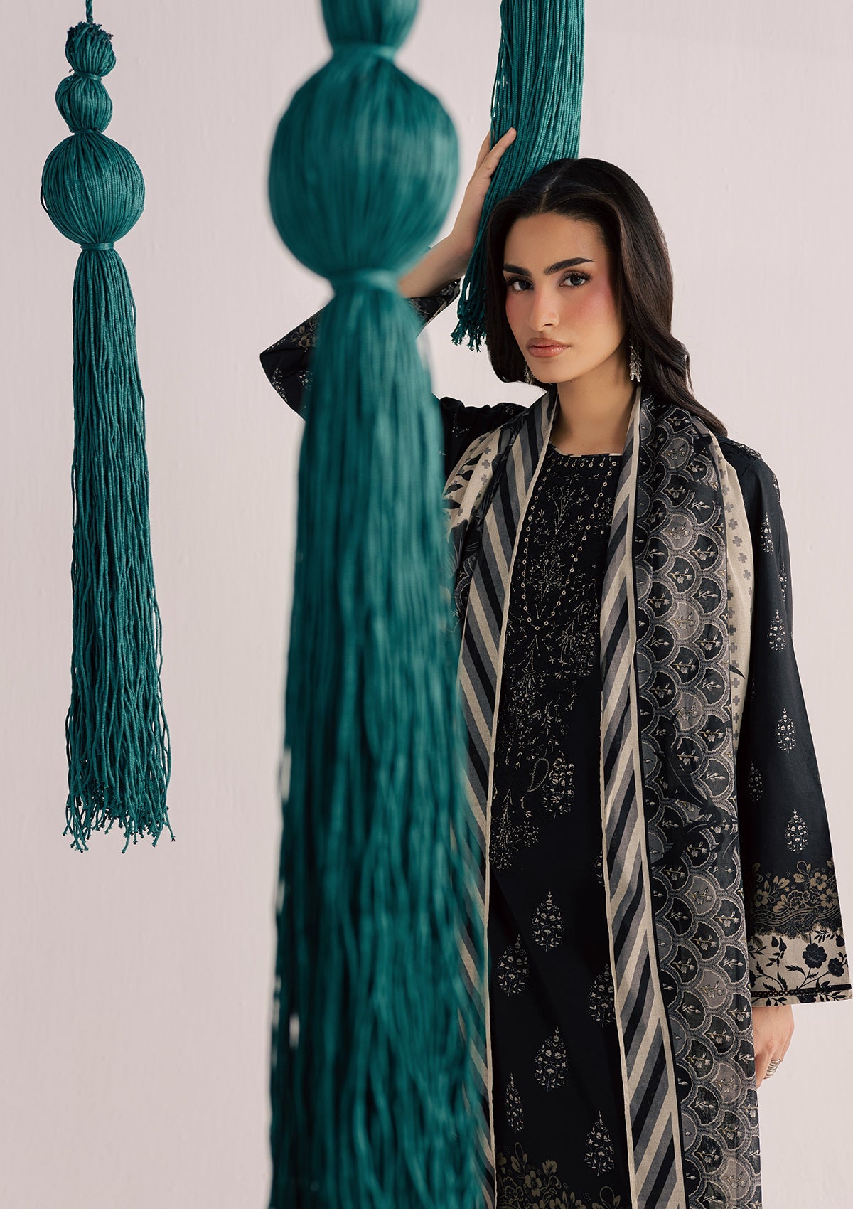 Embroidered Lawn 3 Piece Suit Online in UK USA Canada