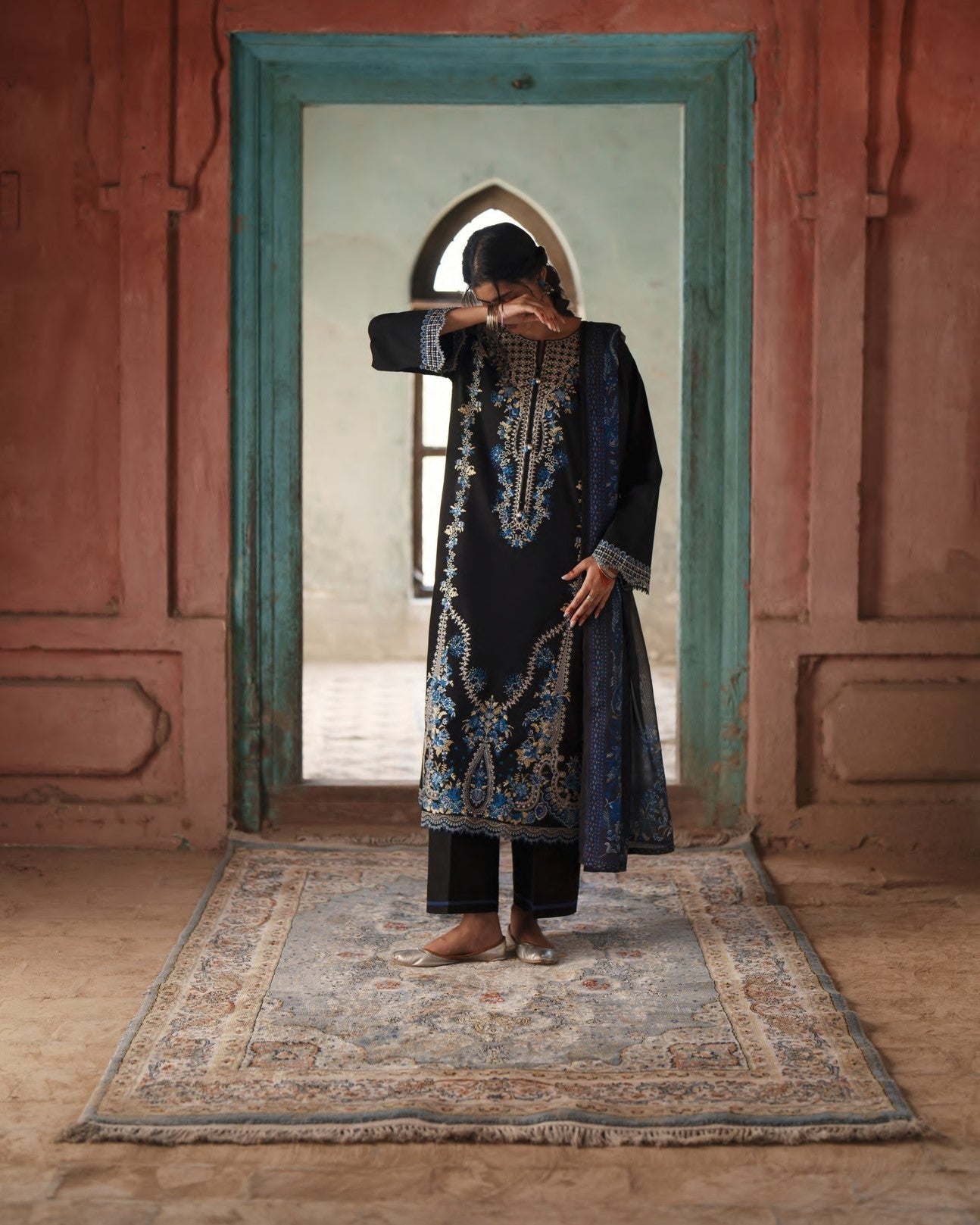 Embroidered Lawn Suit for Women Online in Dubai UAE Abudhabi Ajman Sharjah