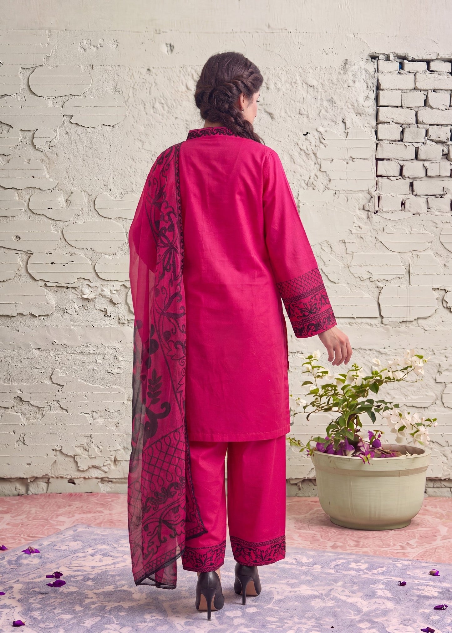 Embroidered Lawn Suit for Women Online in KSA Riyadh Saudi Arabia Oman Bahrain Qatar