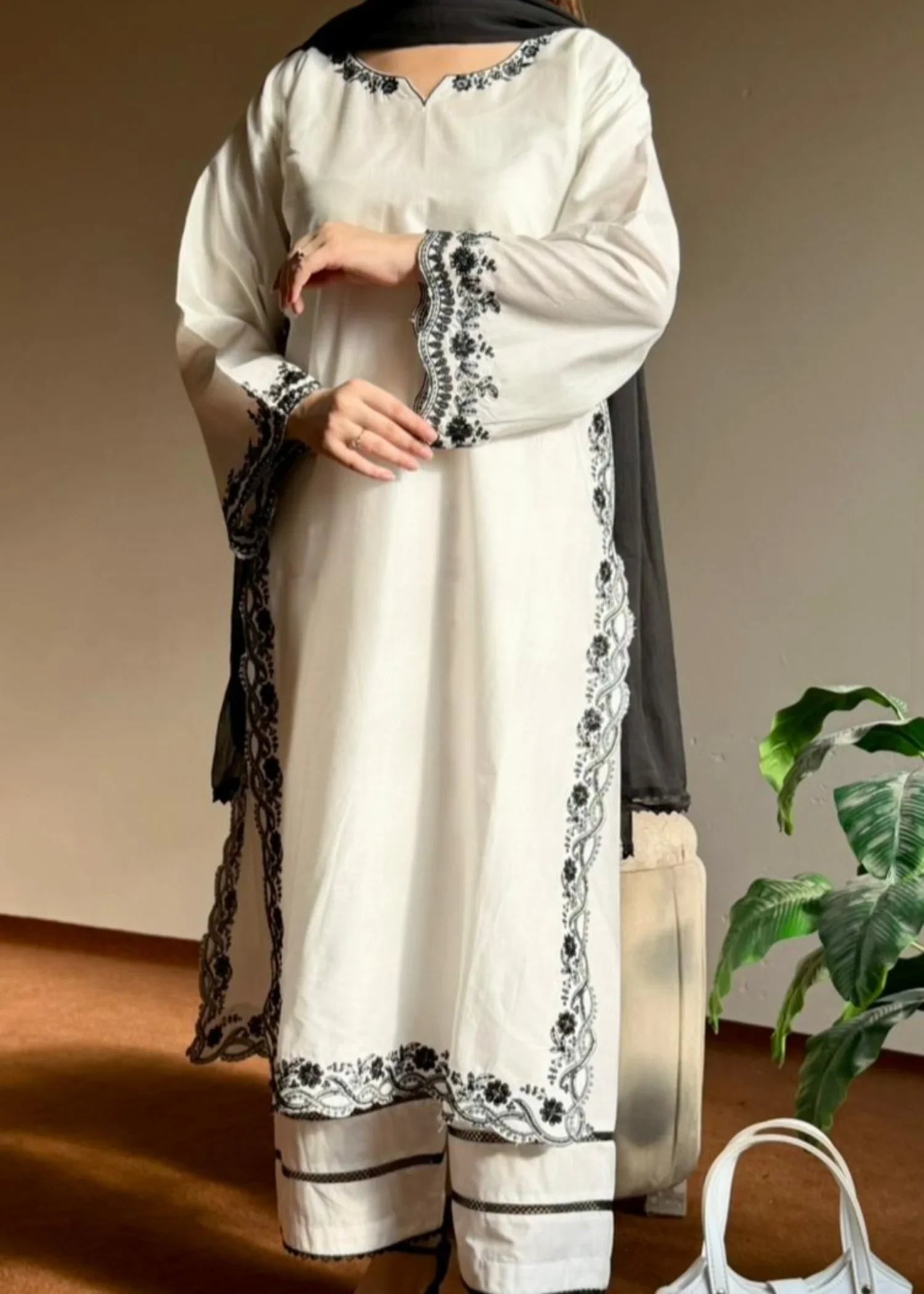 Embroidered White Lawn Kurta with Chiffon Dupatta Online in Dubai DXB UAE Abudhabi Meena Bazaar