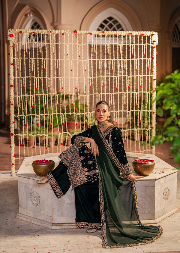 Emerald Green Velvet Straight Cut Kurta Dupatta Online in Dubai DXB UAE Abudhabi Meena Bazaar
