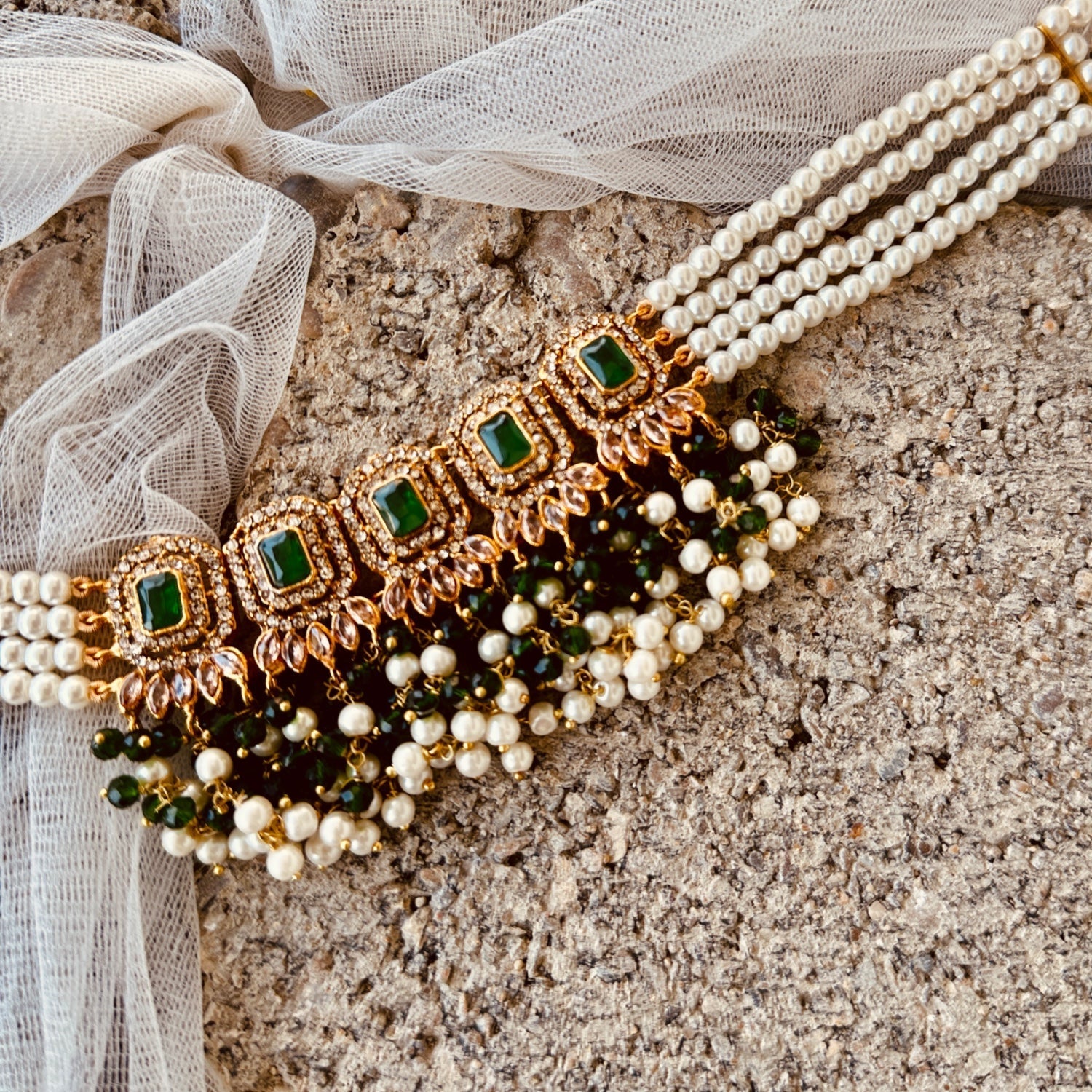 Emerald Stone Choker Necklace Online in KSA Riyadh Saudi Arabia Oman Bahrain Qatar