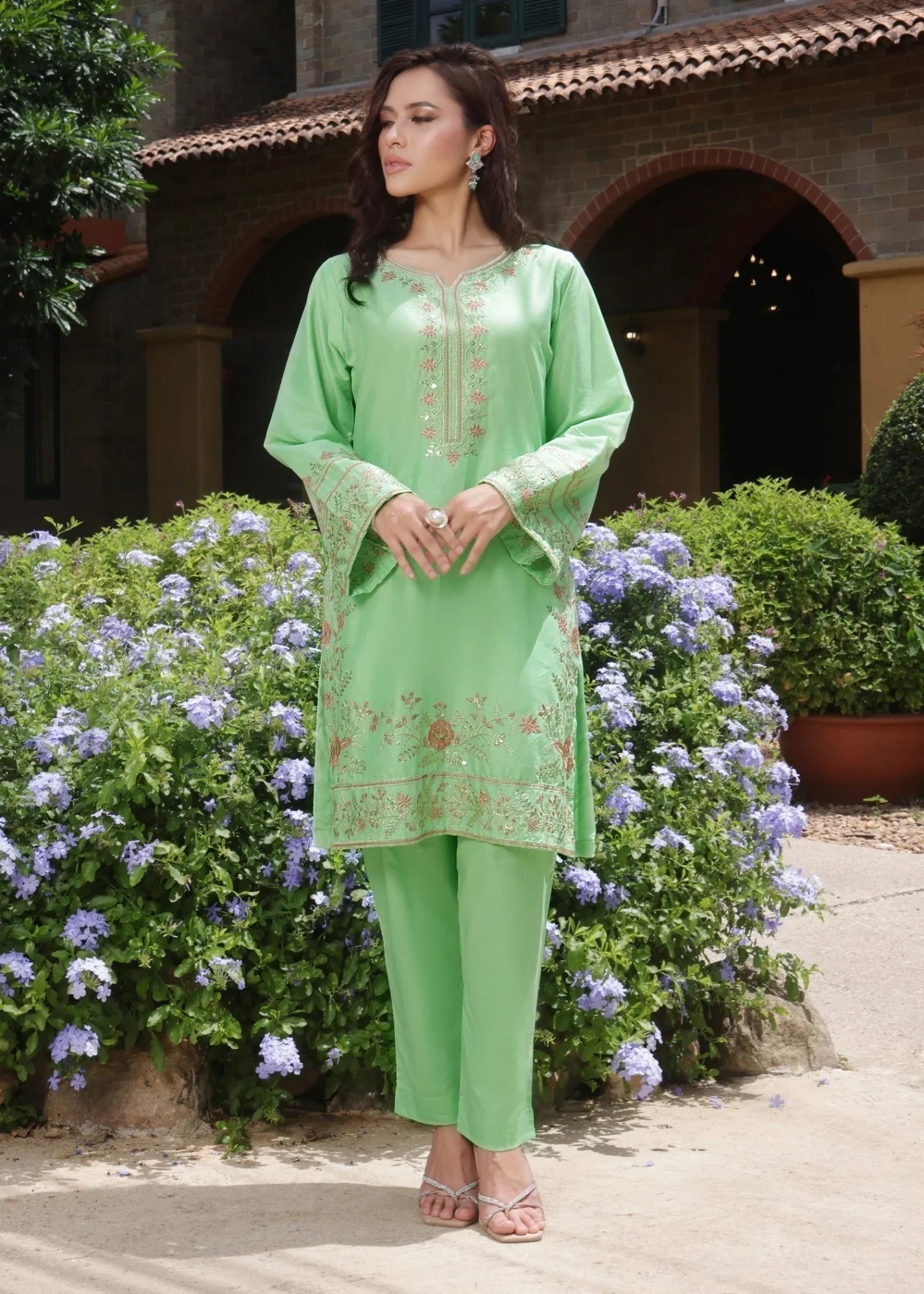 Festive Wear Pistachio Green Embroidered Kurta Set Online in KSA Riyadh Saudi Arabia Oman Bahrain Qatar