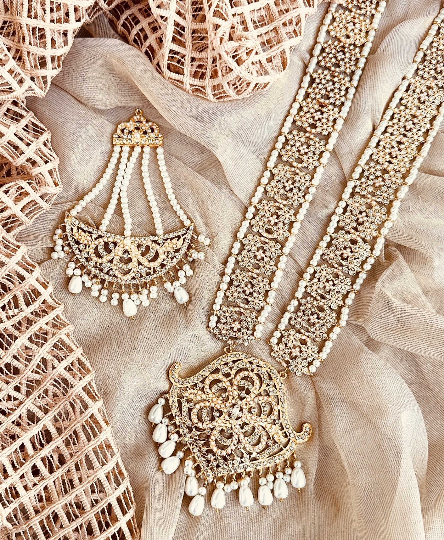 Gold Plated Pearl White Wedding Jewellery Set Online in KSA Riyadh Saudi Arabia Oman Bahrain Qatar