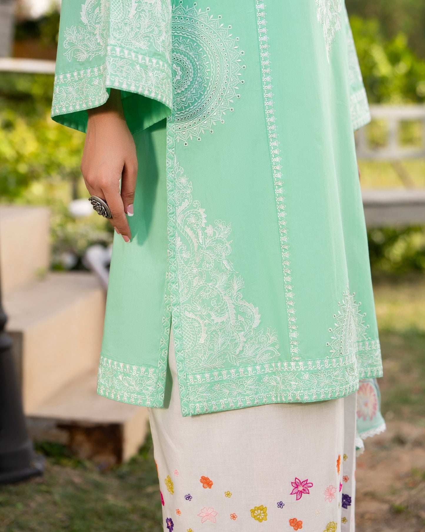 Green Chiffon Thread Work Salwar Kameez Online in KSA Riyadh Saudi Arabia Oman Bahrain Qatar