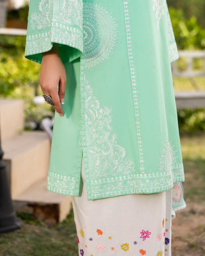 Green Chiffon Thread Work Salwar Kameez Online in KSA Riyadh Saudi Arabia Oman Bahrain Qatar