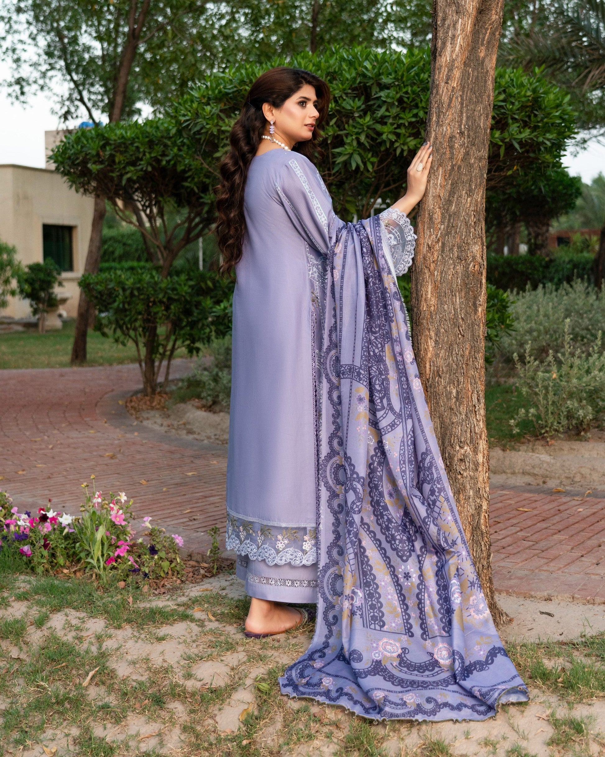 Heavy Embroidered Lilac Lawn Salwar Kameez Online in KSA Riyadh Saudi Arabia Oman Bahrain Qatar