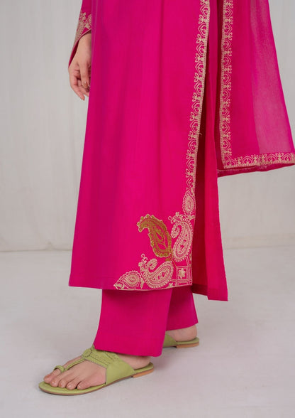 Hot Pink Embroidered Lawn Ladies Suit Online in KSA Riyadh Saudi Arabia Oman Bahrain Qatar