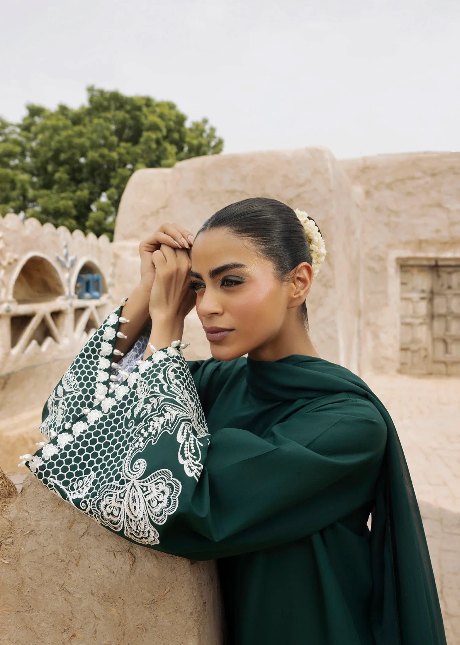 Hunter Green Embroidered Lawn Kameez Online in UK USA Canada