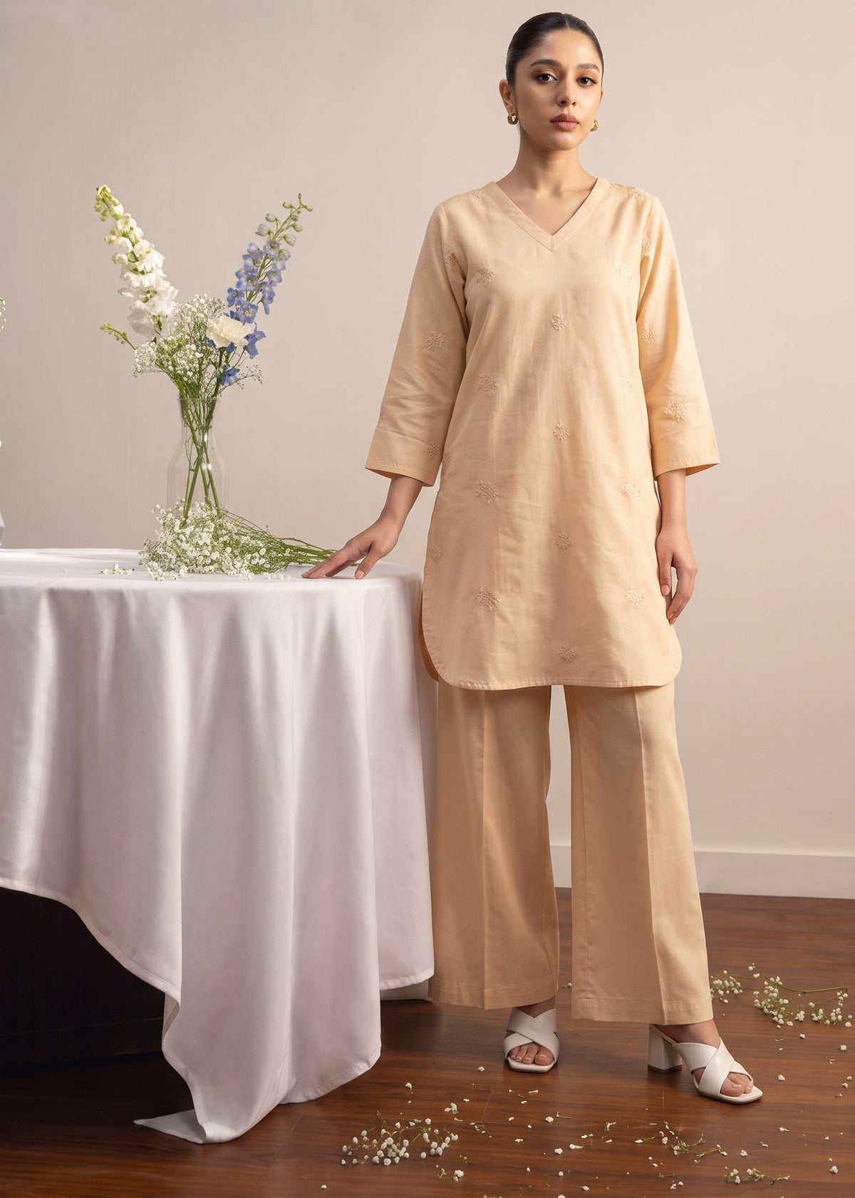 Embroidered Light Yellow Lawn Kurta Set Online in KSA Riyadh Saudi Arabia Oman Bahrain Qatar