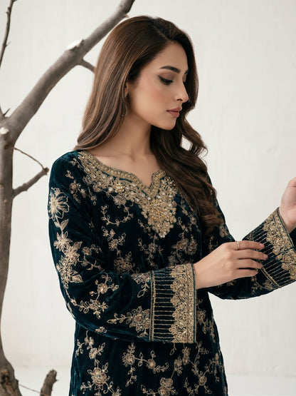 Velvet Shalwar Kameez with Thread Tilla Stone Work Online in KSA Riyadh Saudi Arabia Oman Bahrain Qatar