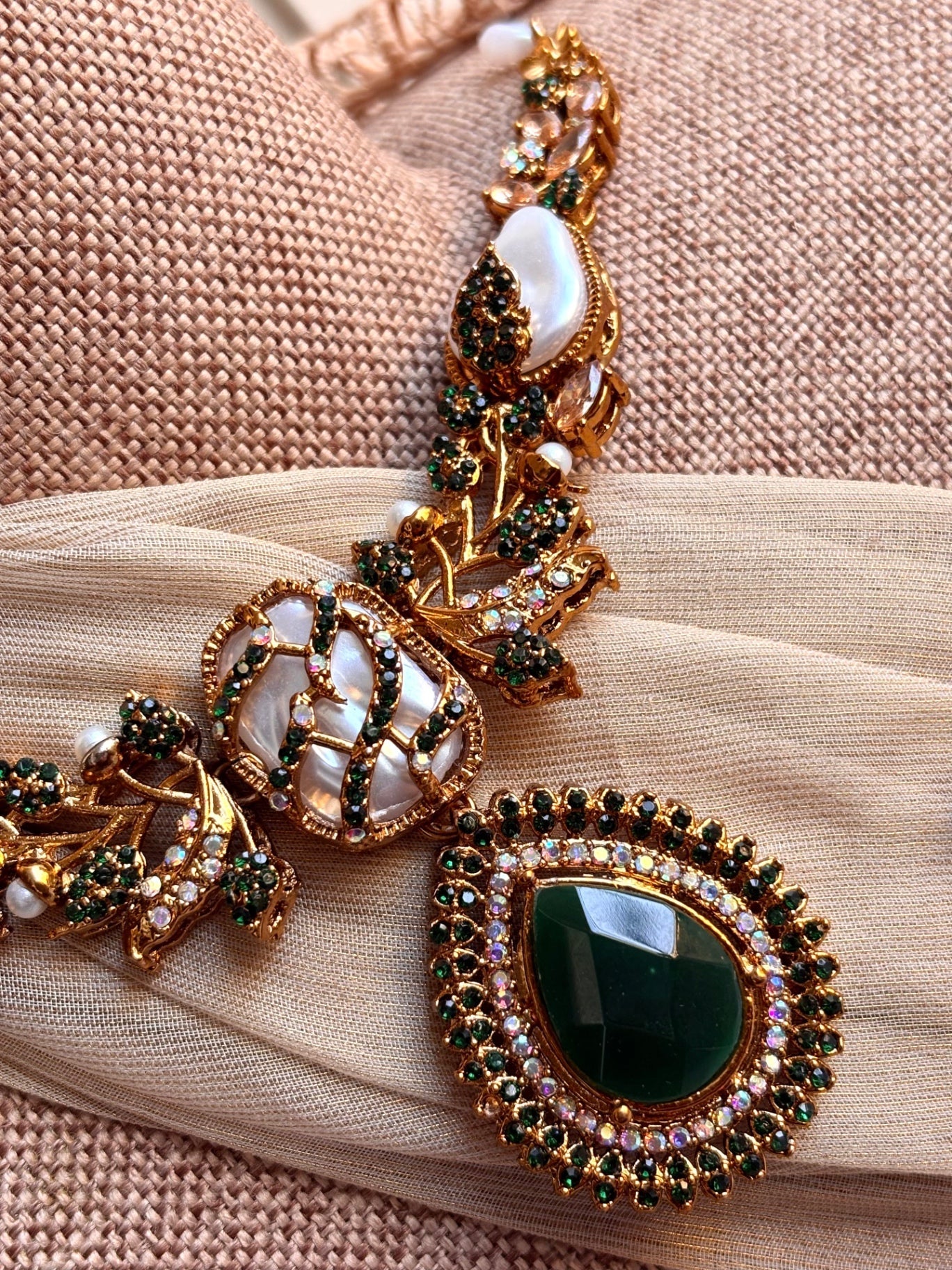 Ivory Glow Green Jewellery Set Online in KSA Riyadh Saudi Arabia Oman Bahrain Qatar