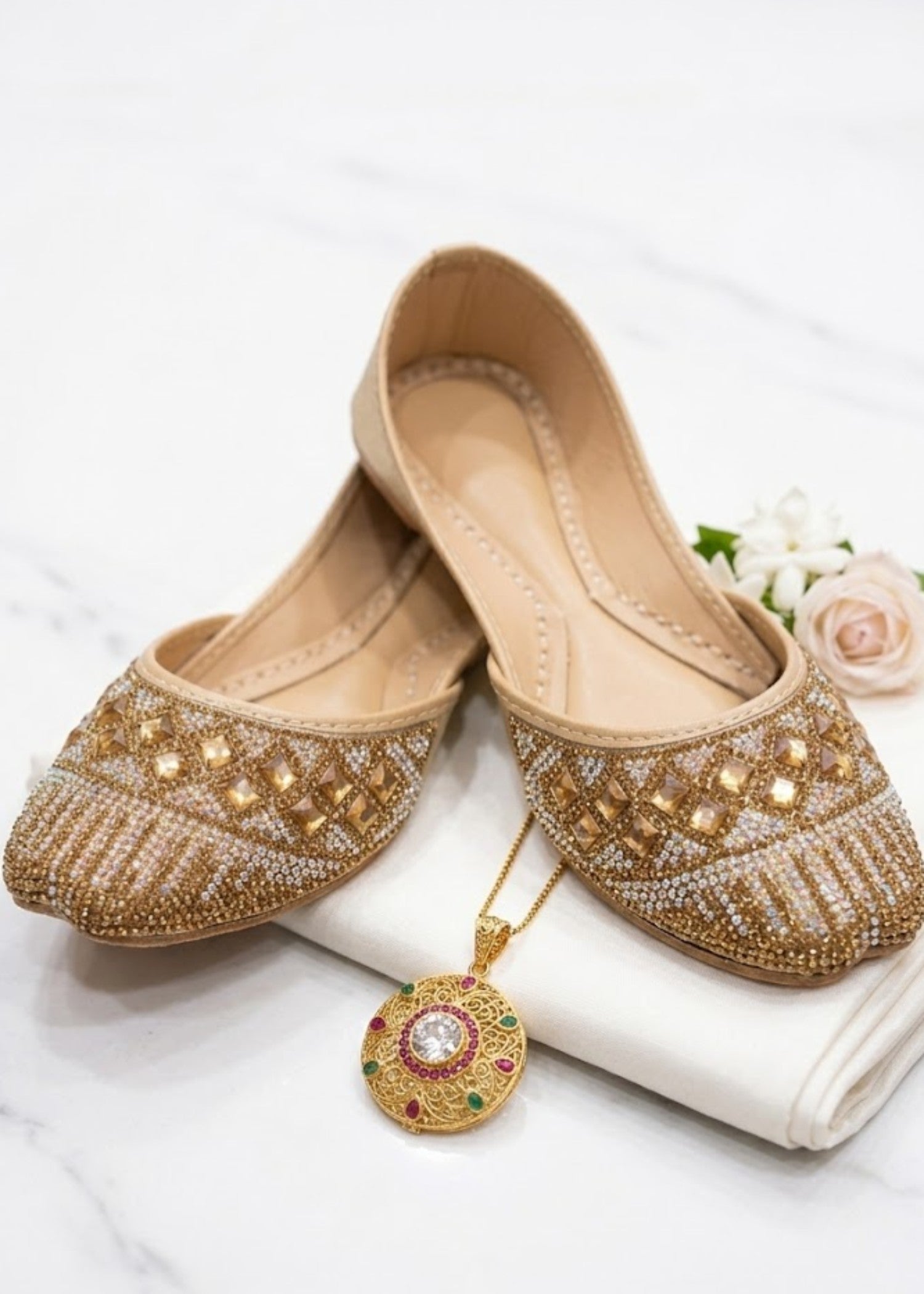 Ladies Beige Kolhapuri Mojari Online in KSA Riyadh Saudi Arabia Oman Bahrain Qatar