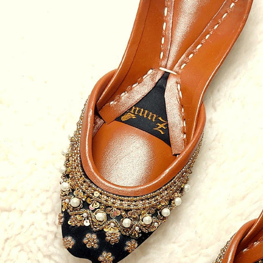 Ladies Black Leather Khussa with Hand Embroidery Online in KSA Riyadh Saudi Arabia Oman Bahrain Qatar