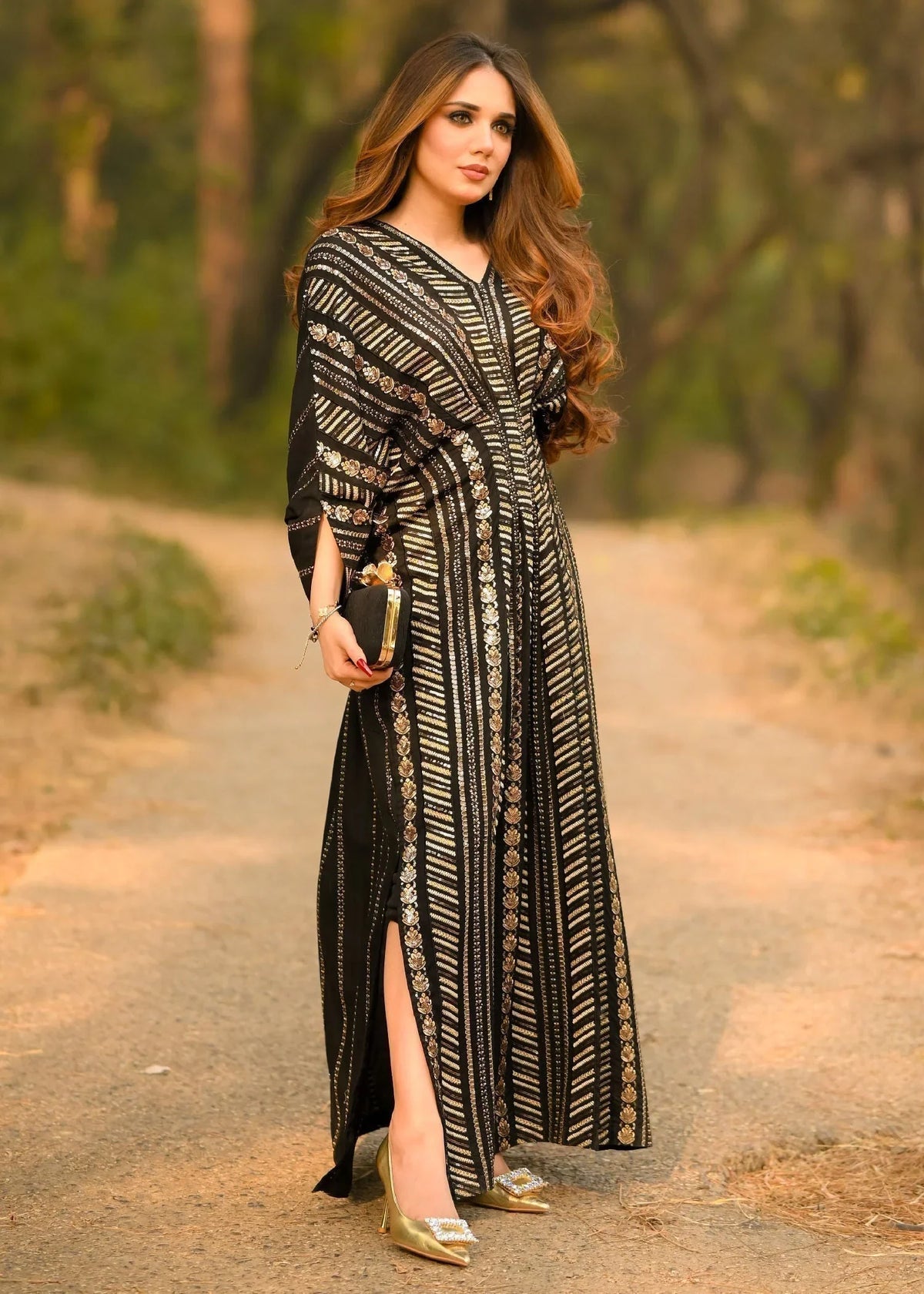 Ladies Black Linen Kaftan Pakistani Partywear Online in KSA Riyadh Saudi Arabia Oman Bahrain Qatar