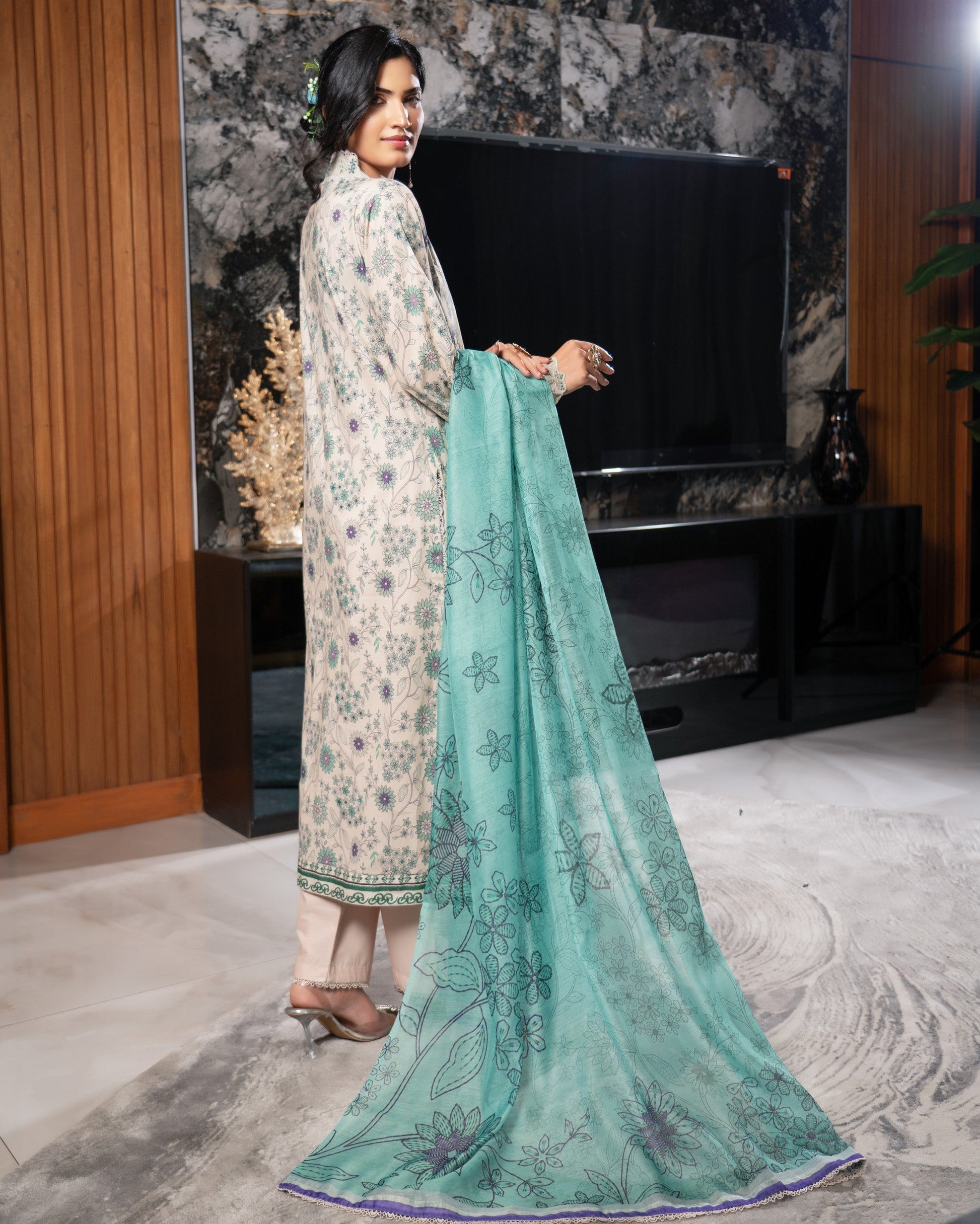 Ladies Cream Patchwork Lawn Shalwar Kameez Online in KSA Riyadh Saudi Arabia Oman Bahrain Qatar