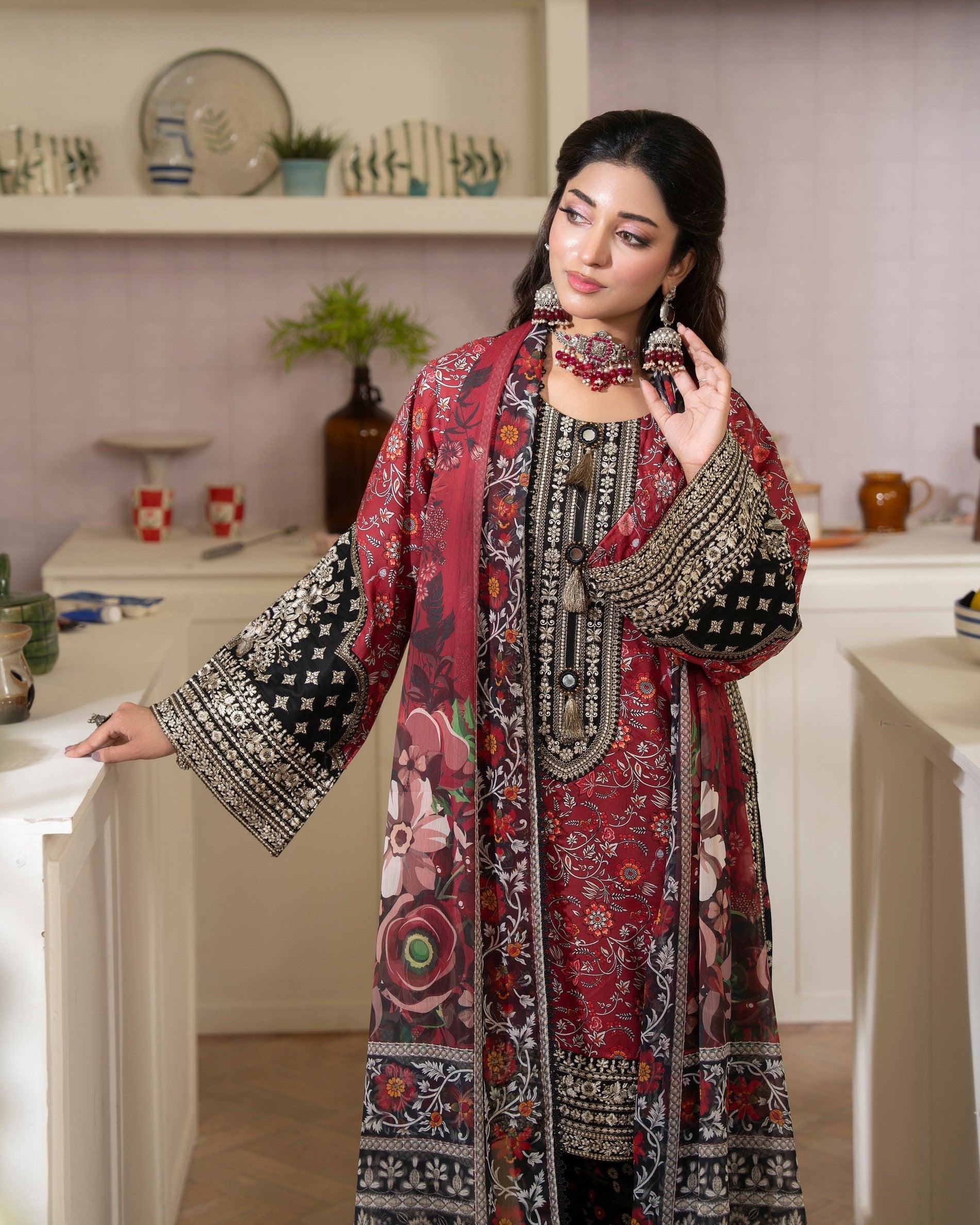 Ladies Crimson Lawn Salwar Kameez Online in KSA Riyadh Saudi Arabia Oman Bahrain Qatar