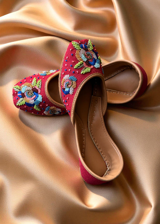 Ladies Crimson Leather Mojari Online in UK USA Canada