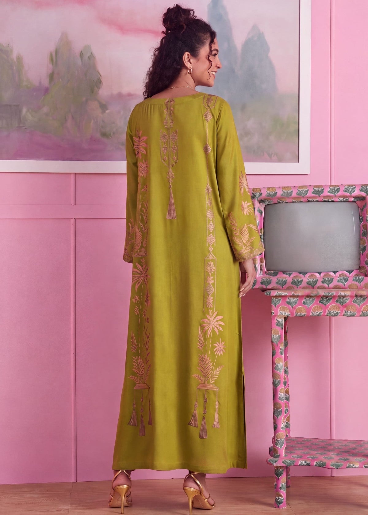 Ladies Embellished Apple Green Linen Kaftan Online in KSA Riyadh Saudi Arabia Oman Bahrain Qatar