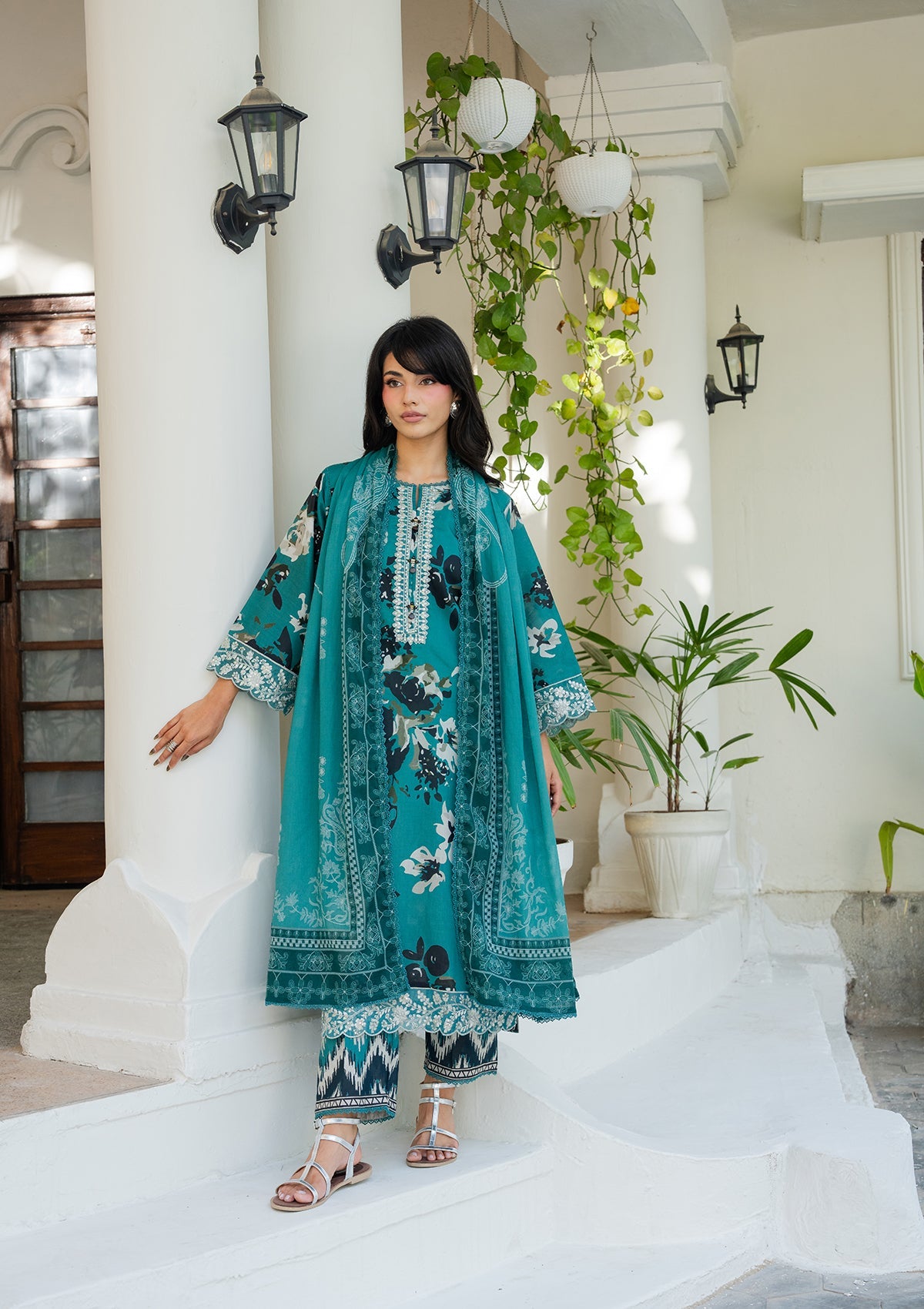 Ladies Embroidered Green Lawn Shalwar Kameez Online in UK USA Canada