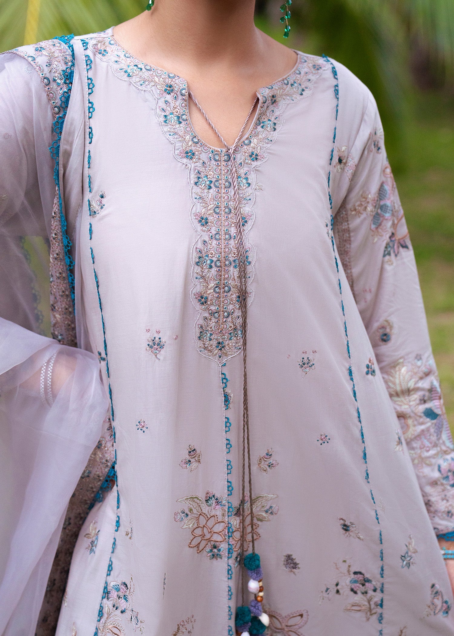 Ladies Embroidered Lavender Lawn Pishwas Suit Online in UK USA Canada
