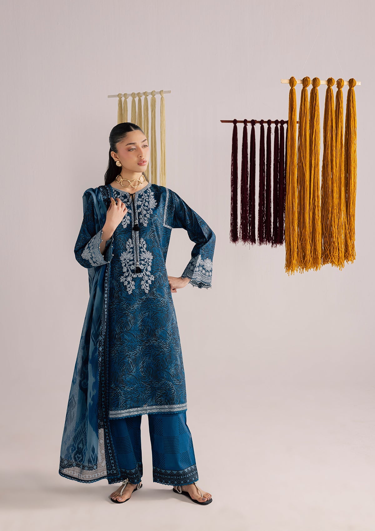 Ladies Embroidered Lawn Kurta Set Online in UK USA Canada