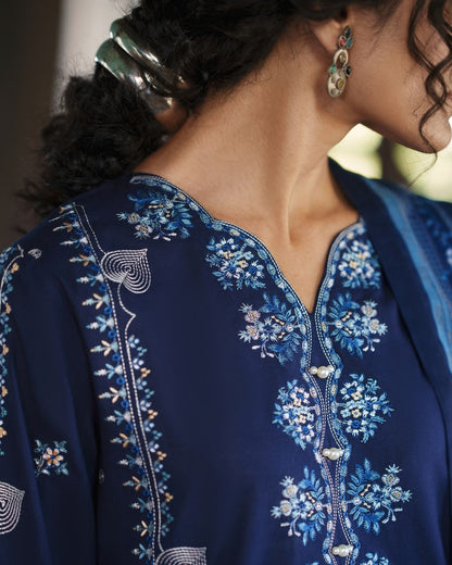 Ladies Embroidered Lawn Salwar Kameez Online in UK USA Canada