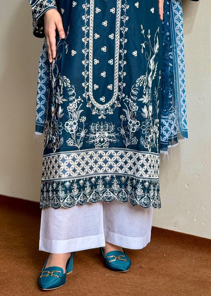 Ladies Embroidered Lawn Salwar Kameez Online in UK USA Canada