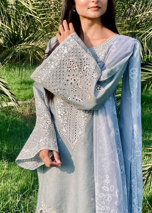 Ladies Embroidered Lawn Salwar Suit Online in UK USA Canada