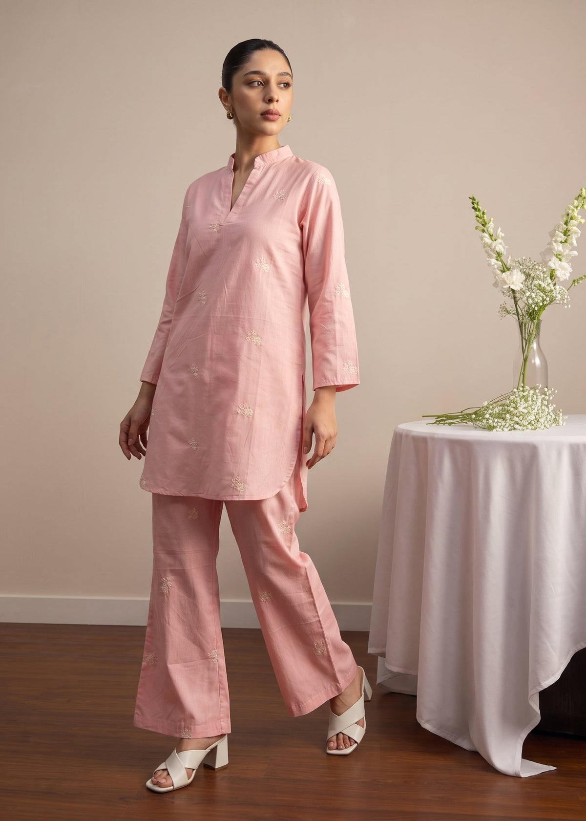 Ladies Embroidered Lawn Shalwar Kameez Online in KSA Riyadh Saudi Arabia Oman Bahrain Qatar