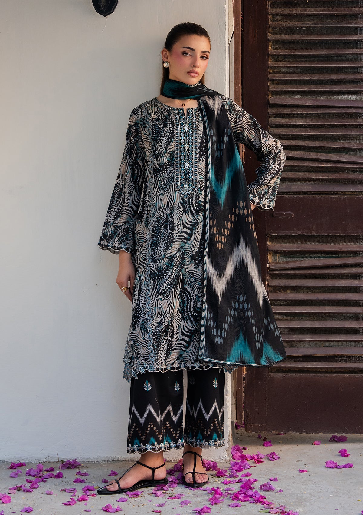 Ladies Embroidered Lawn Shalwar Kameez Online in UK USA Canada