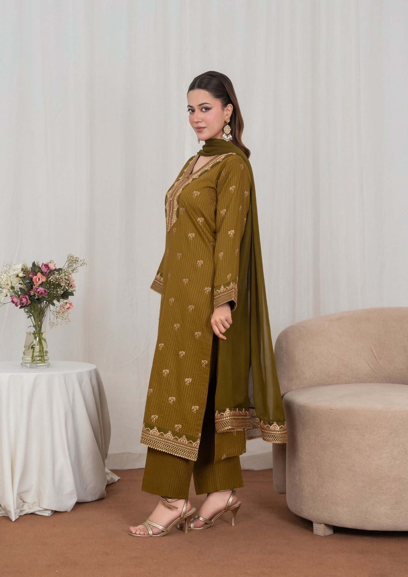 Ladies Embroidered Lawn Suit with Chiffon Dupatta Online in UK USA Canada