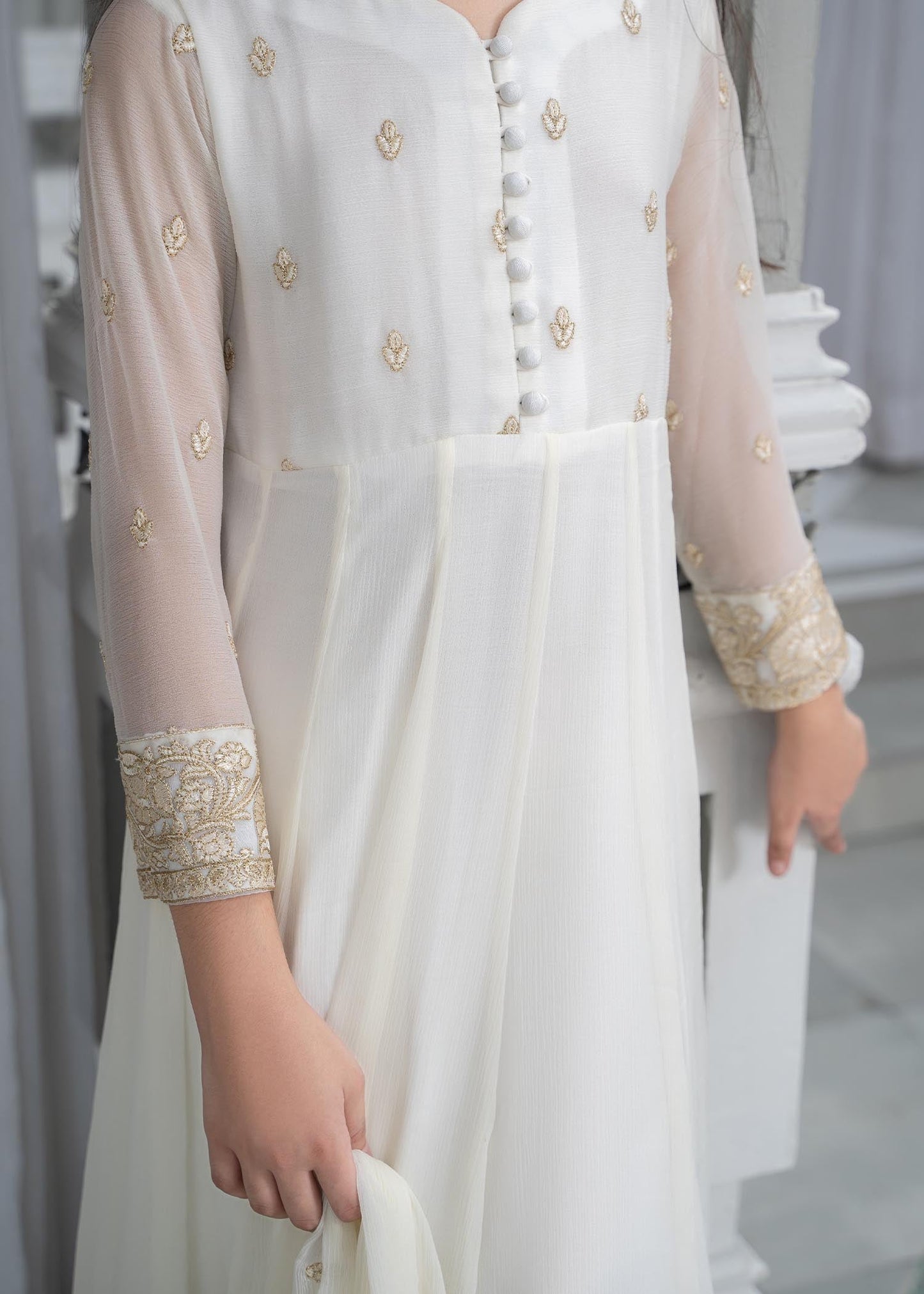 Ladies Embroidered White Chiffon Shalwar Kameez Online in UK USA Canada