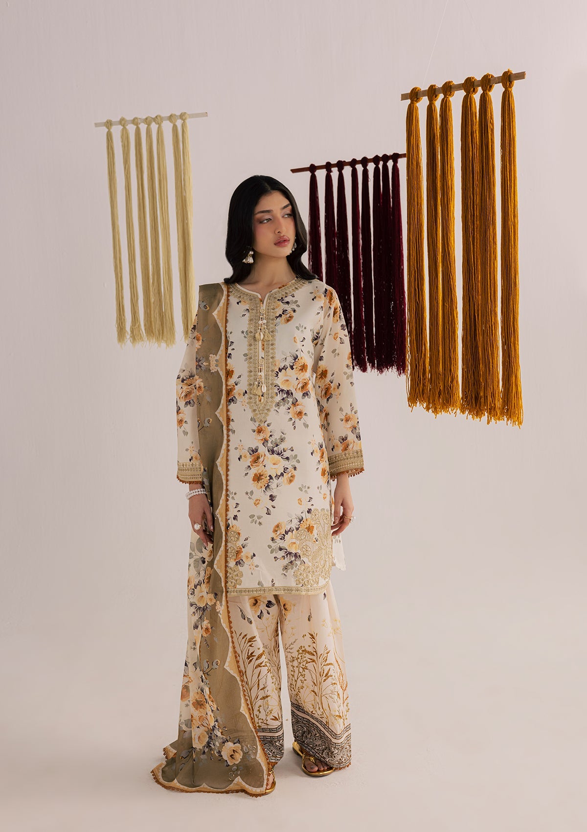 Ladies Embroidered White Lawn Salwar Kameez Online in UK USA Canada