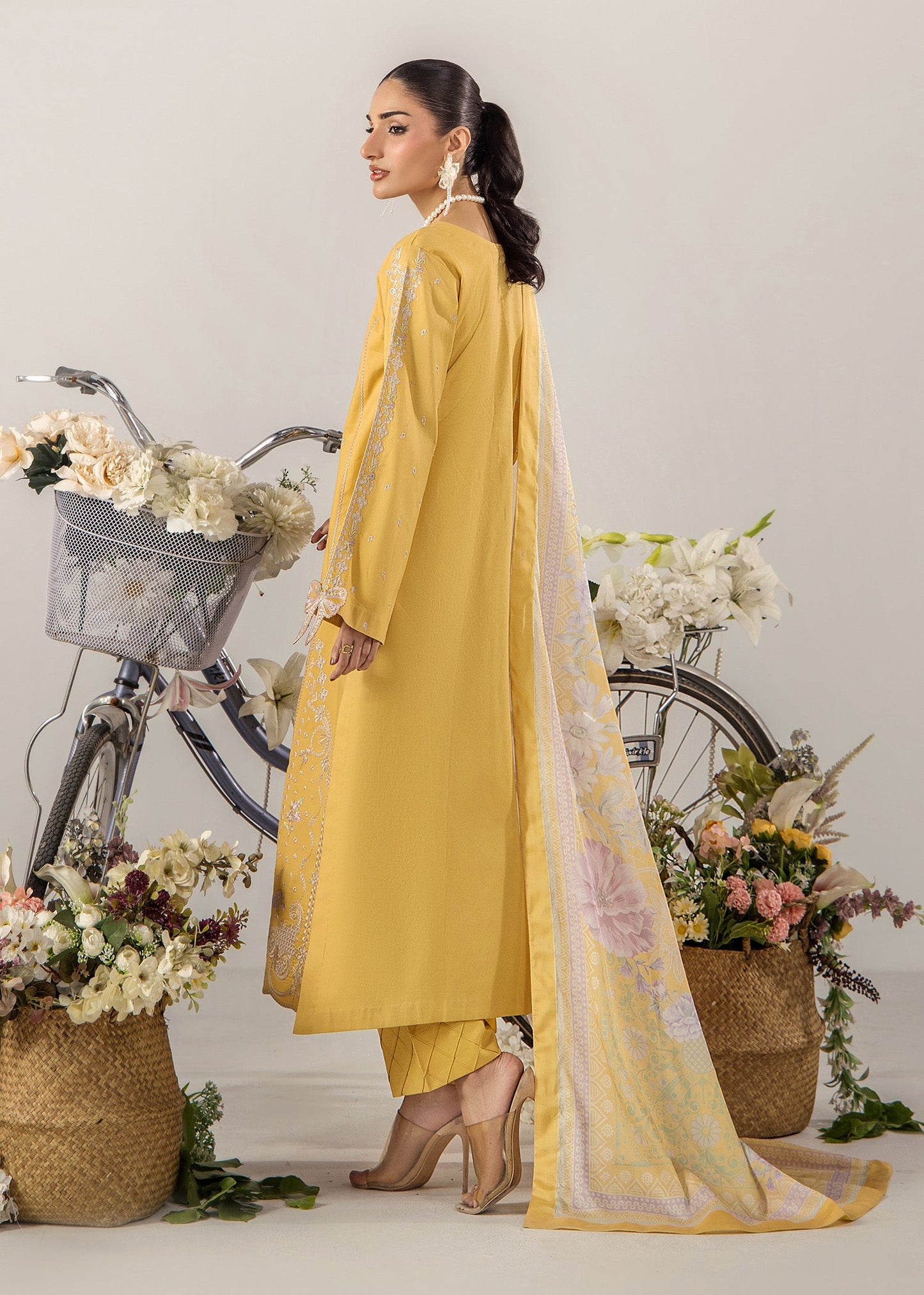 Ladies Embroidered Yellow Lawn Salwar Kameez Online in UK USA Canada
