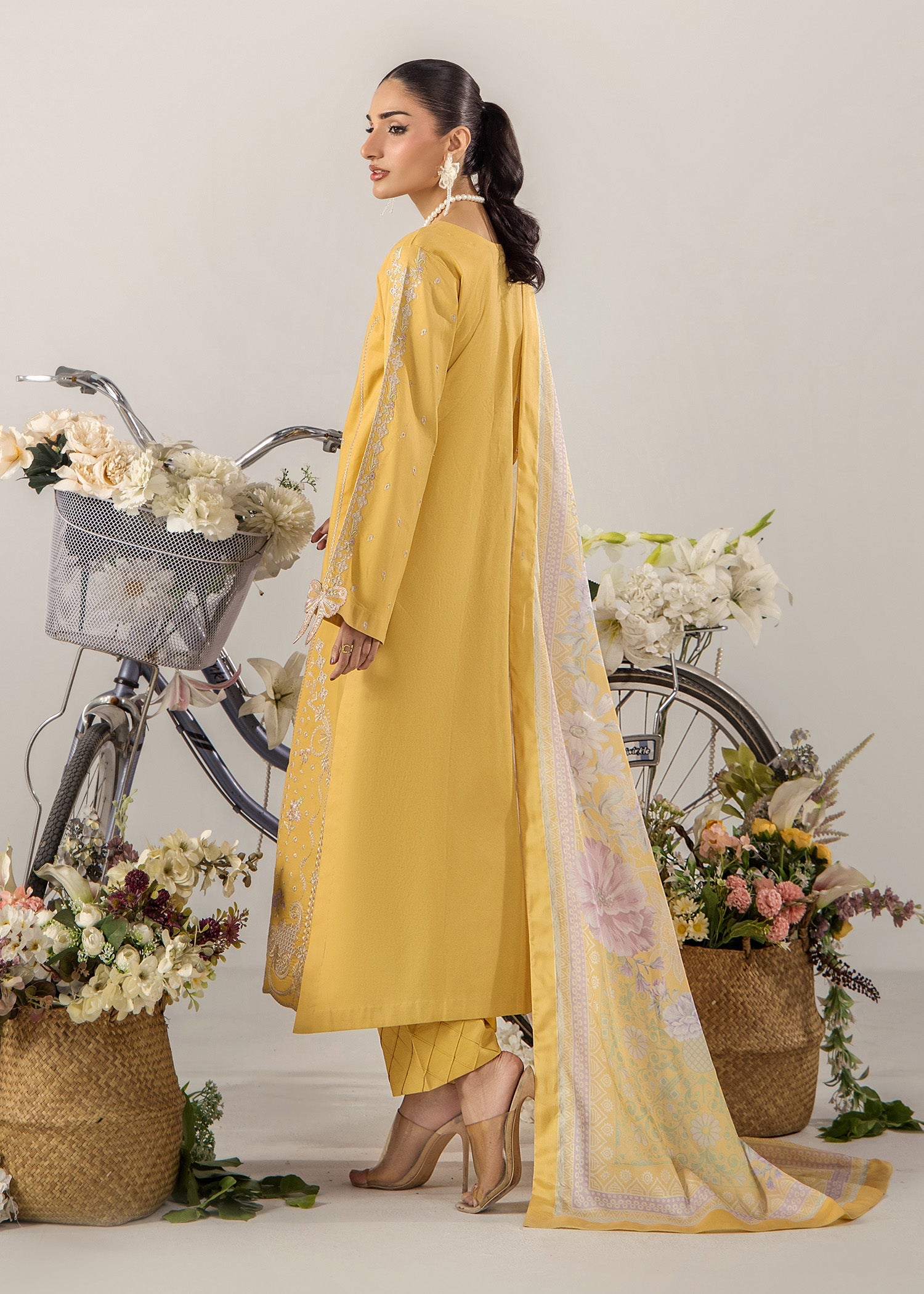 Ladies Embroidered Yellow Lawn Salwar Kameez Online in UK USA Canada