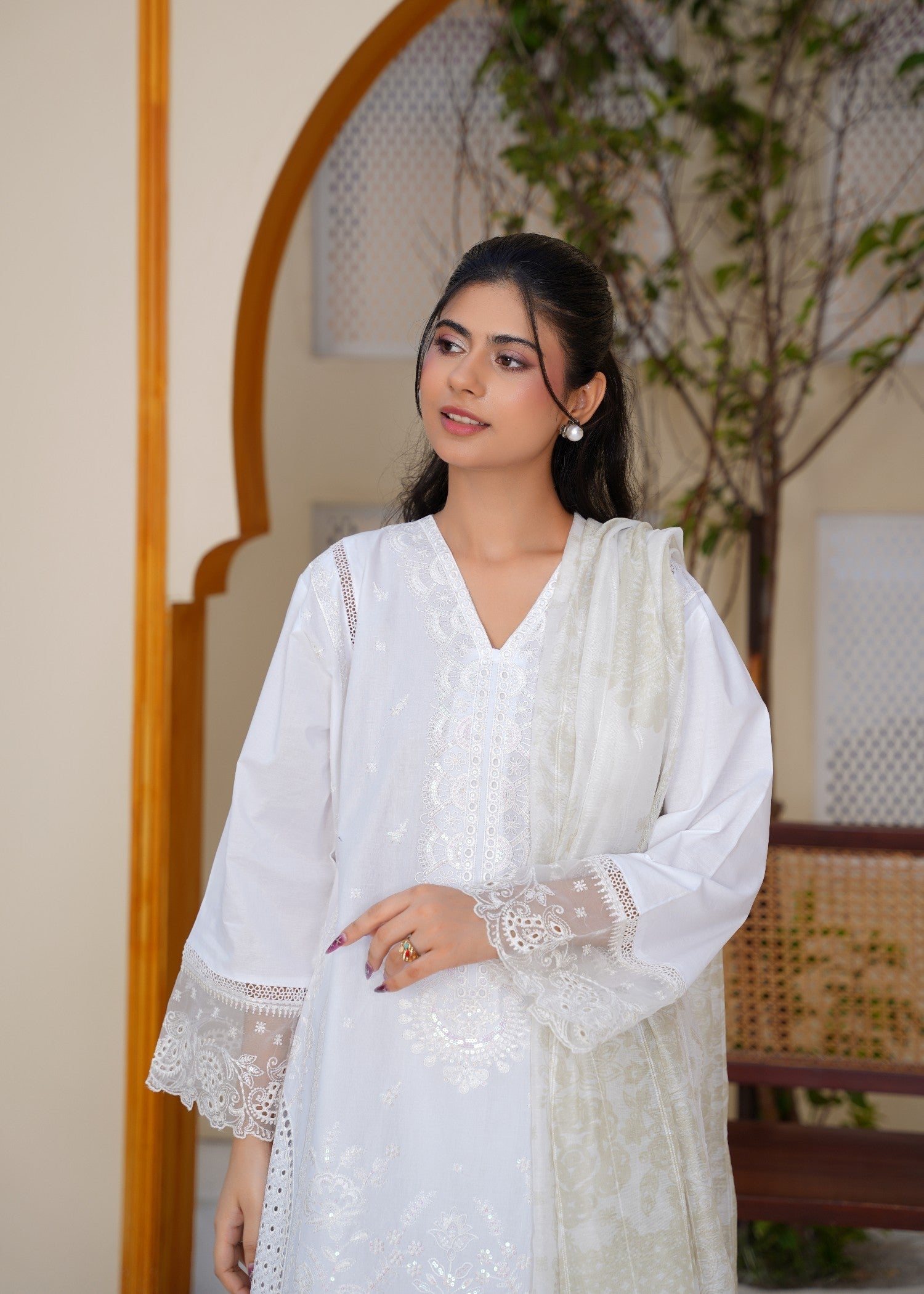 Ladies Embroidered Zari Lawn 3 Piece Suit Online in UK USA Canada