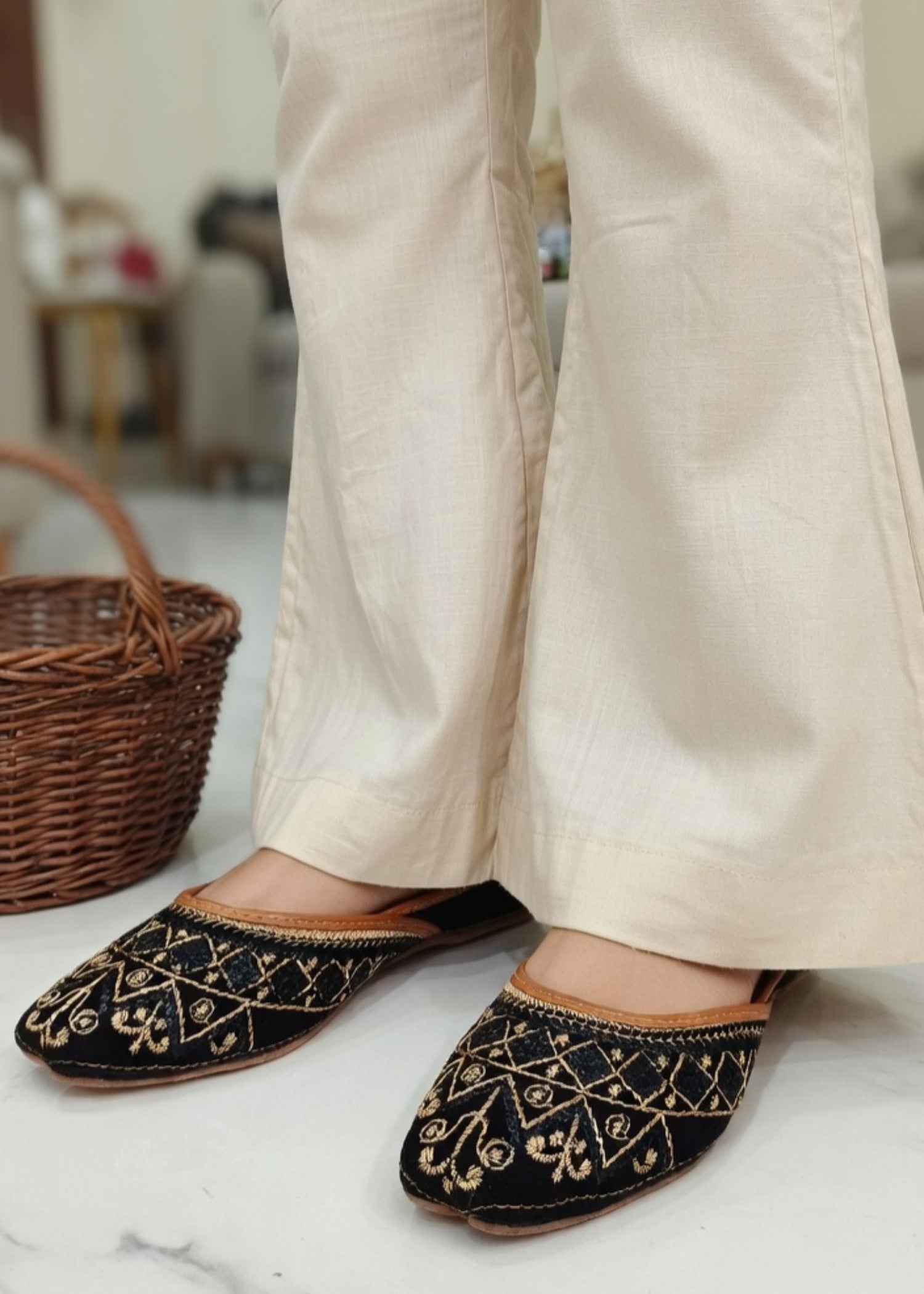 Ladies Ethnic Velvet Khussa Online in KSA Riyadh Saudi Arabia Oman Bahrain Qatar