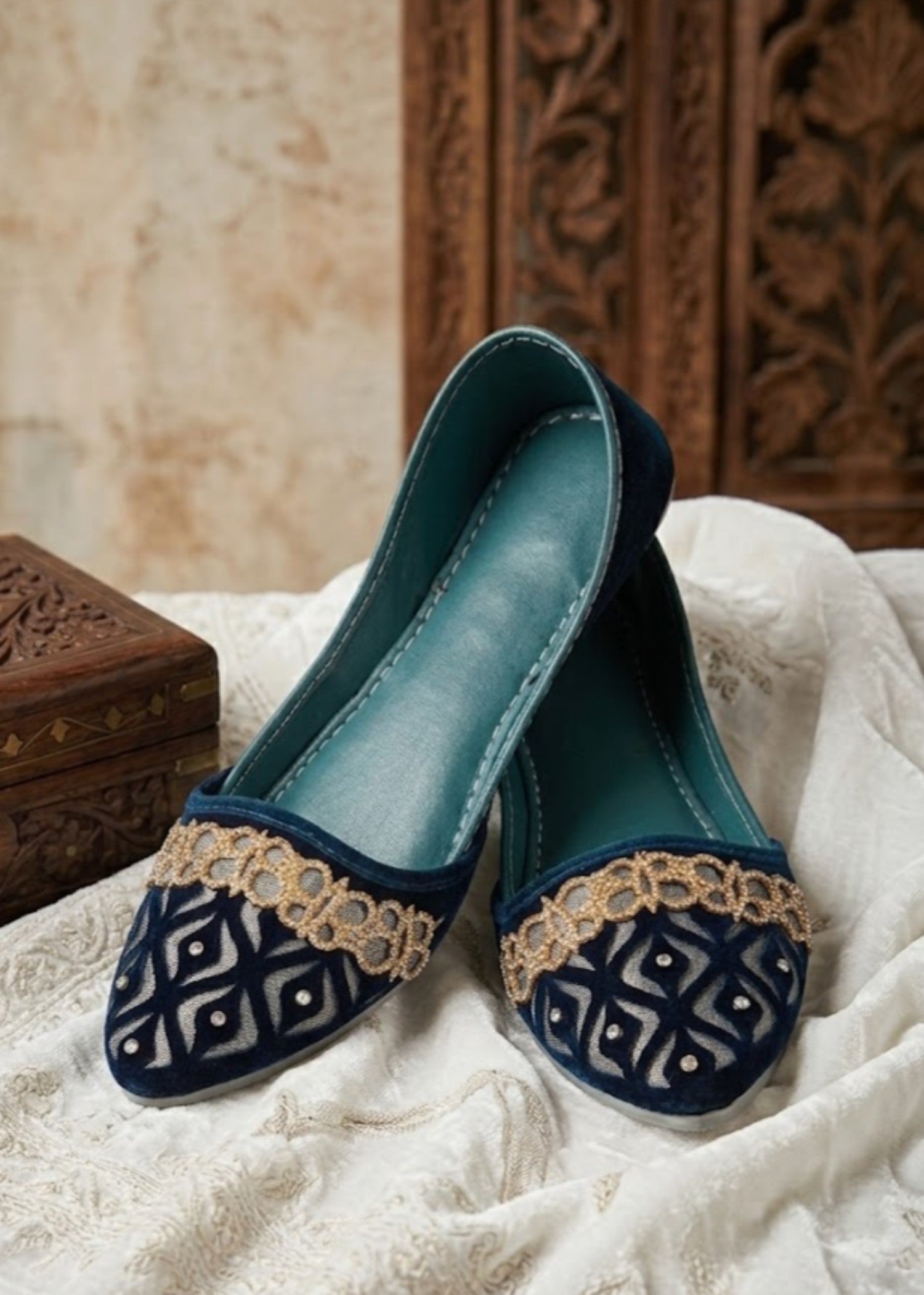 Ladies Ethnic Velvet Mojari Online in KSA Riyadh Saudi Arabia Oman Bahrain Qatar