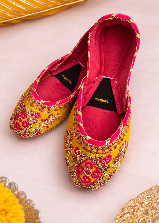 Ladies Ethnic Yellow Velvet Jutti Online in KSA Riyadh Saudi Arabia Oman Bahrain Qatar