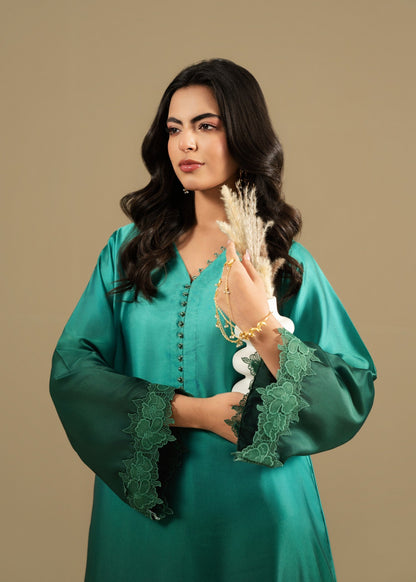 Ladies Green Lacework Silk Kaftan Online in KSA Riyadh Saudi Arabia Oman Bahrain Qatar