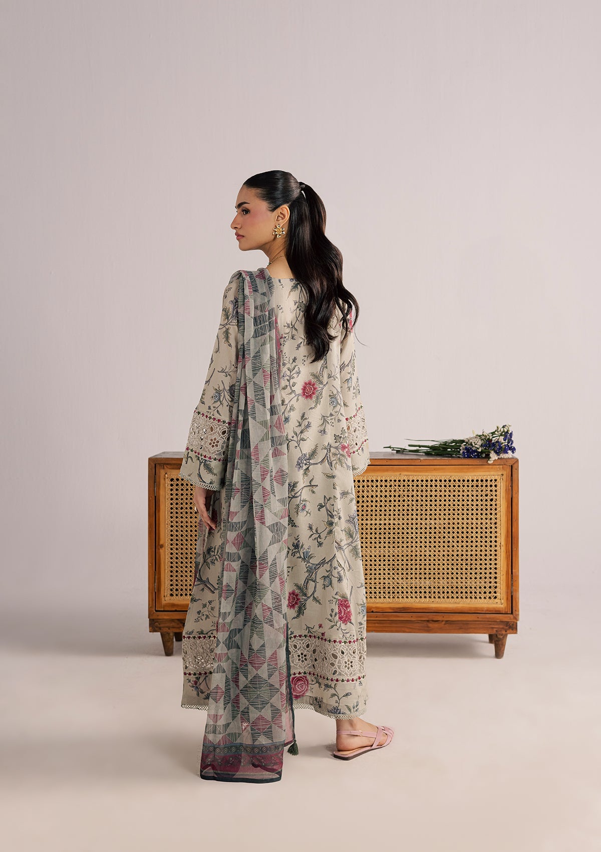 Ladies Grey Embroidered Lawn Kurta Pajama Online in KSA Riyadh Saudi Arabia Oman Bahrain Qatar