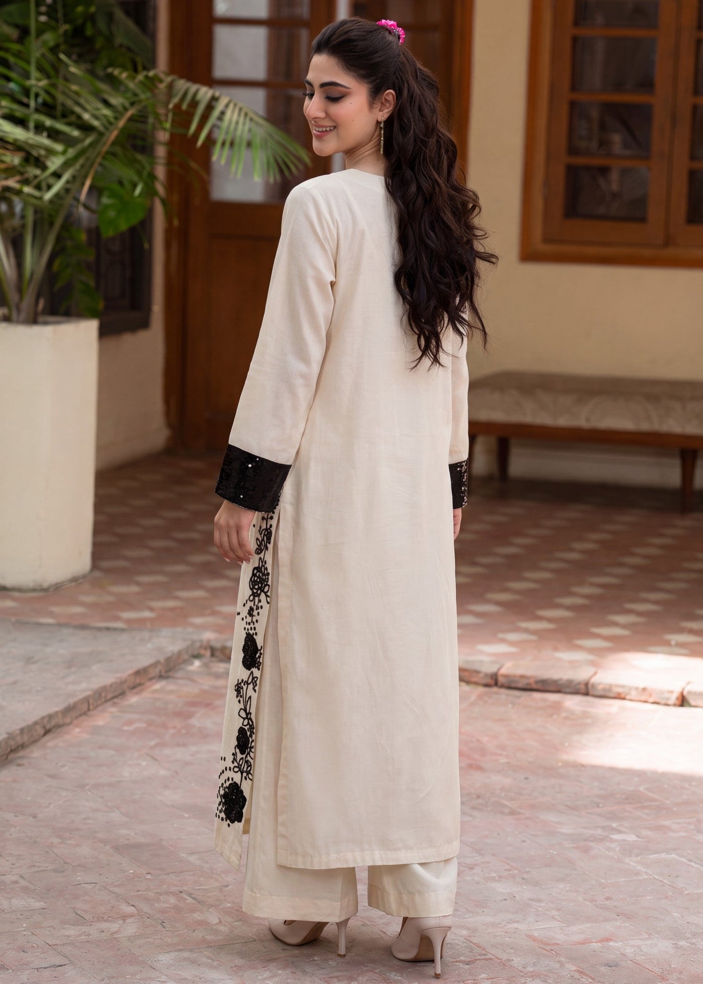 Ladies Ivory Lawn Salwar Kameez Online in KSA Riyadh Saudi Arabia Oman Bahrain Qatar