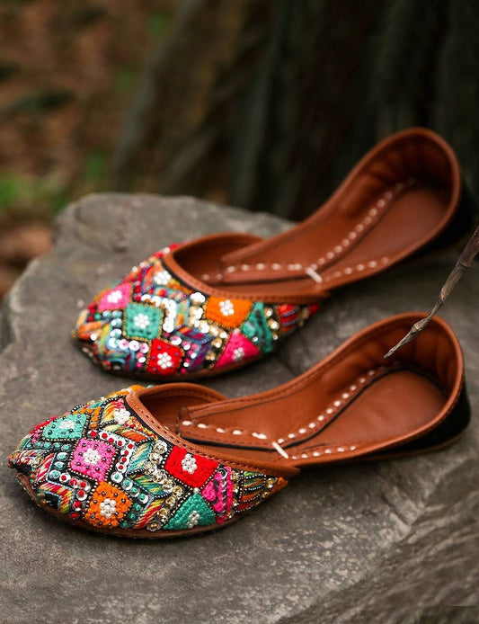 Ladies Leather Khussa with Silk Embroidery Online in KSA Riyadh Saudi Arabia Oman Bahrain Qatar