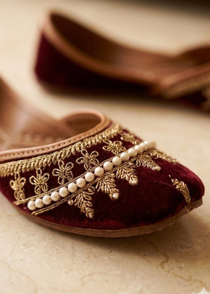 Ladies Maroon Velvet Mojari Online in KSA Riyadh Saudi Arabia Oman Bahrain Qatar