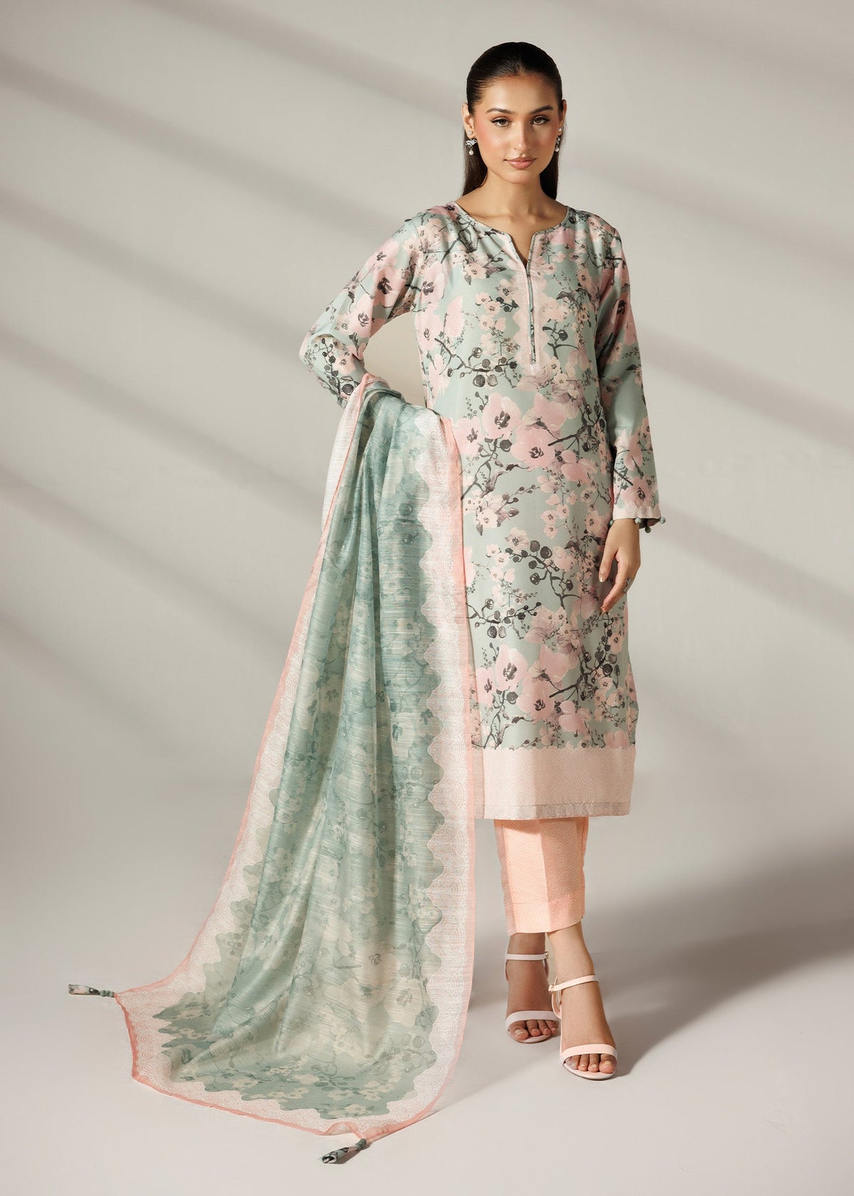 Ladies Pakistani Printed Silk Lawn Suit Online in KSA Riyadh Saudi Arabia Oman Bahrain Qatar
