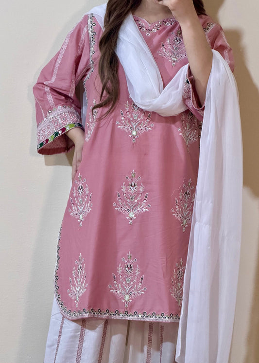 Ladies Pink Embroidered Lawn Salwar Kameez Online in KSA Riyadh Saudi Arabia Oman Bahrain Qatar
